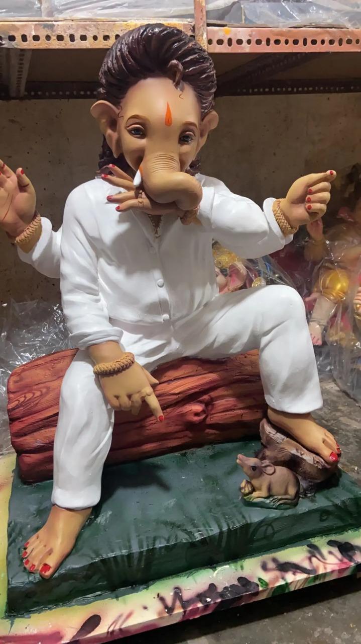 
Allu Arjun's look from 'Pushpa: The Rise' has inspired Lord Ganesha idols as well. Several images and videos of a Ganpati idol went viral, where the deity can be seen sitting in a white kurta-pyjama, which was similar to what Arjun had worn in the film. The statue also had Pushpa's signature hand gesture from the film
 

 
